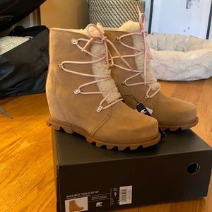 New Joan of Arctic sorel wedge waterproof